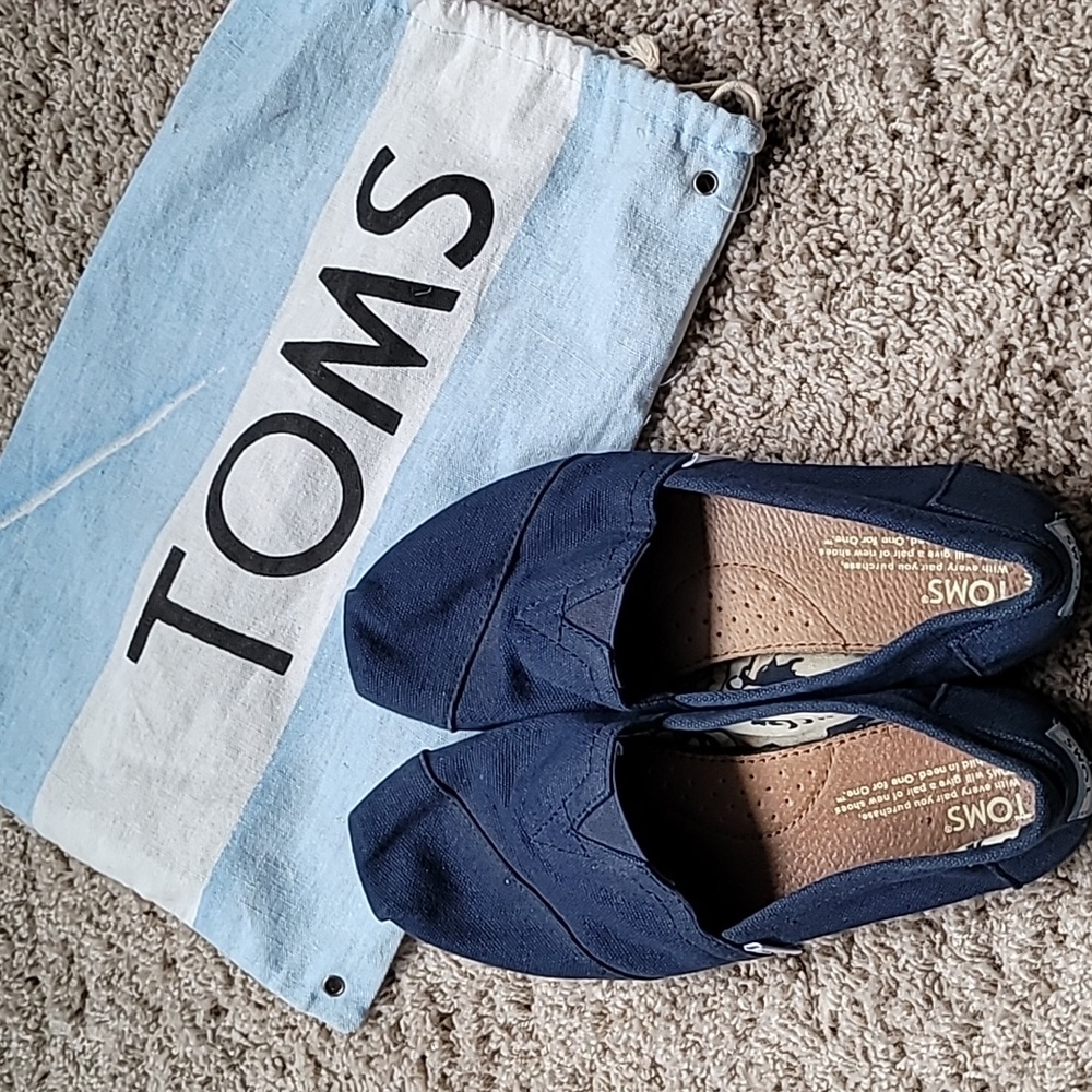 Toms women's blue shoes size 8.5